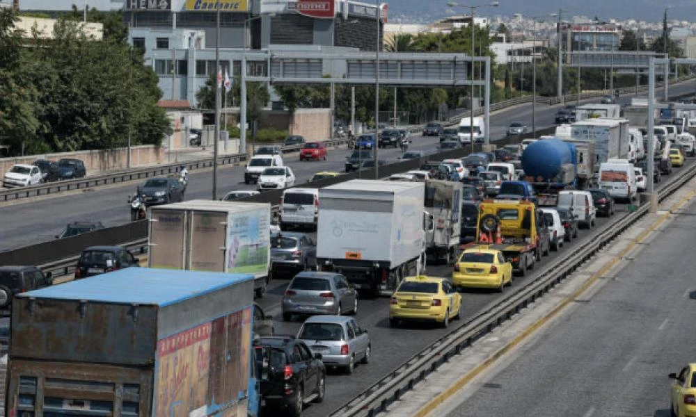 Τροχαίο στον Κηφισό: "Ουρά" τα αυτοκίνητα στην κάθοδο